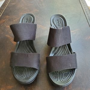 Black wedges